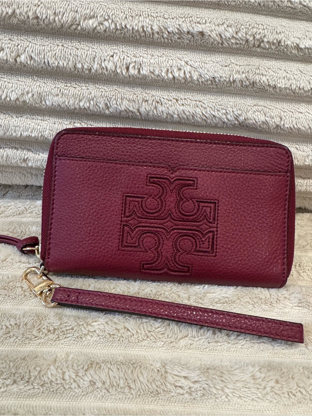 Tory Burch Pebbled Leather Wristlet in Deep Red with Gold Hardware
